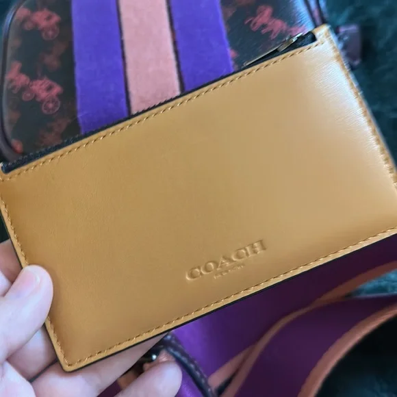 Coach crossbody - Picture 4 of 9